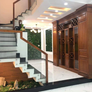 Nhà 2 lầu- 3 Người Lớn  Ở Âu Cơ- Tân Phú Tuyển Chị Giúp Việc Bao Ăn Ở Lại Lương 9tr