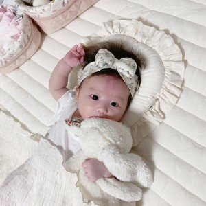 Cần chị chăm bé, 8 tháng , ở quận 1 - Lương 13 triệu( bao ăn ở )