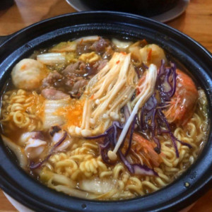 Quán ăn vặt ở Long Trường ,Thủ Đức cần 1 người phụ quán