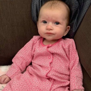 Gia đình tại Thủ Đức cần cô chăm bé con lai 10 tháng tuổi, làm ở lại