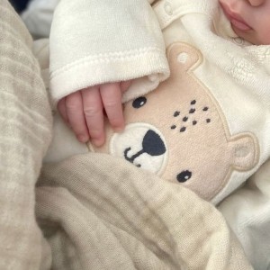 Cần Gấp Cô Chăm Bé Quận 11, chung cư Flemington, - Lương 12 Triệu( bao ăn ở )