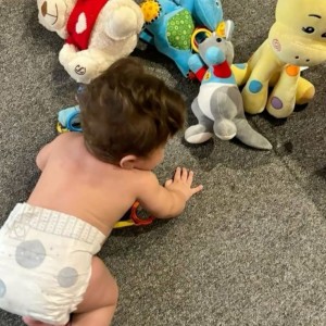 Tuyển cô chăm bé 7 tháng tại nhà ở quận 3 , Lương 12 triệu ( bao ăn ở ).