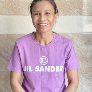 Chị Bình quê: An Giang . Chồng mất , con cô tự lập , Cô đi làm không vướng bận. Nhận việc đi làm ngay