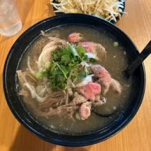 Cần nam/nữ làm cv múc phở - nước lèo ở quận 1 - LÀM Ở LẠI