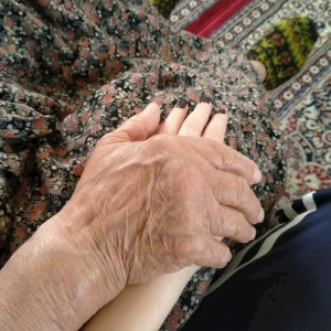 Bà em năm nay 92 tuổi cần chị về chăm lo cho bà , nở quận 10