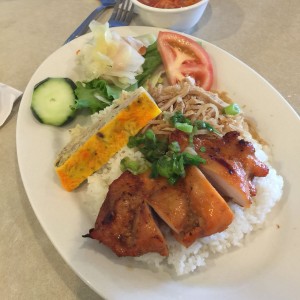 Quán cơm q1 cần 1 nam, 1 nữ tuổi 16t trở lên