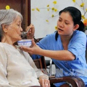 EM ĐANG TÌM CÔ CHĂM SÓC BÀ TẠI QUẬN 4 LƯƠNG 12TR