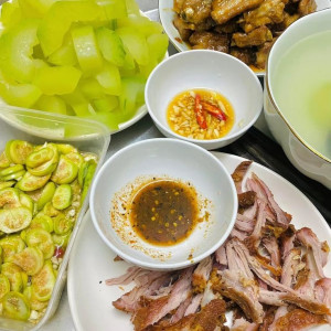 Nhà ở Tân Bình ,1 trệt 3 lầu , 2 vk ck , 3 đứa con .