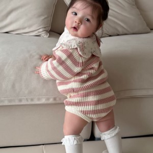 Bé dễ ăn dễ ngủ được 17 tháng tuổi,cô về cho bé ăn ngủ đúng giờ và giữ vệ sinh cho bé