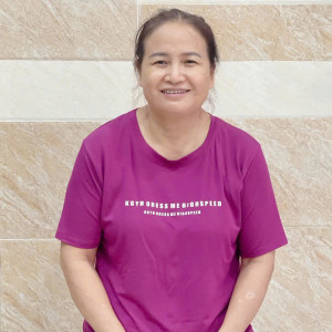 Cô Hạnh người Bình Định hiền lành, nói chuyện dễ mến, hiểu chuyện, biết cách ăn nói,là người chịu khó . Cô nhận việc đi làm ngay , tết cô ở lại được