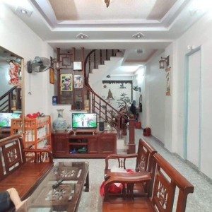 Tuyển cô giúp việc nhà ở lại , nhà ở quận 11, Lương 9 triệu bao ăn ở )