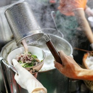 Cần nam/nữ làm cv múc phở - nước lèo ở quận 1 - LÀM Ở LẠI. Lương 8tr