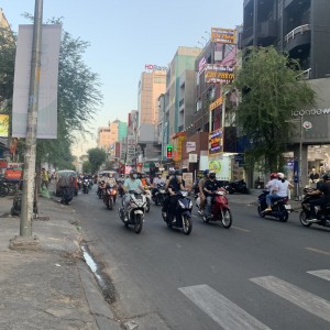 Tìm người phụ giúp việc nhà - ở Sư Vạn Hạnh ,Quận 10.. Lương 12 triệu ( bao ăn ở )