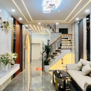 Nhà ở Lý Chính Thắng quận 3, cần chị giúp việc nhà (bao ăn ở ).