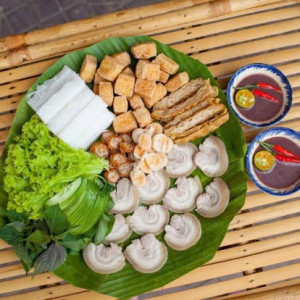 QUÁN BÚN ĐẬU MẮM TÔM Ở GÒ VẤP CẦN TUYỂN 2 NỮ VỀ PHỤ QUÁN LƯƠNG KHỞI  ĐIỂM 8TR BAO ĂN Ở