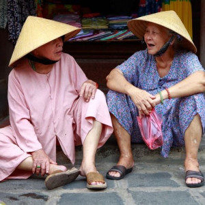 Bà em 85 tuổi đi lại yếu cần chị đến phụ nhà em chăm sóc bà, lương 10 triệu ở Phú Nhuận