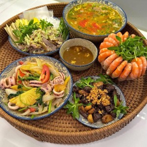 Giúp việc nhà , nhà 1 trệt 1 lầu . Quận Hóc Môn .