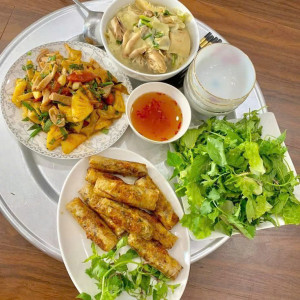 NHÀ CHỊ HẠNH Ở QUẬN 4 CẦN TUYỂN CÔ VỀ GIÚP VIỆC NHÀ LƯƠNG 10TR BAO ĂN Ở