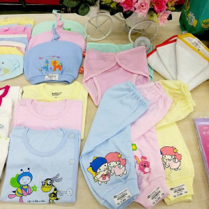 NHÀ EM GẦN BẾN XE MIỀN ĐÔNG CŨ CẦN TÌM CHỊ CHĂM BÉ 5 THÁNG TUỔI LƯƠNG 10TR BAO ĂN Ở