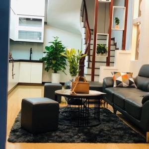 Cần gấp người giúp việc nhà , ở quận 3 , Lương 9 triệu.