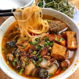 Cần gấp nam 25 tuổi  , nữ đủ 16 – 45 tuổi , phụ Quán Bún ốc ở quận Bình thạnh.