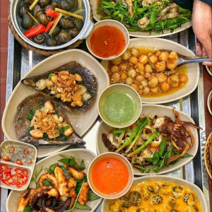 Cần người phụ quán ăn ở Cần Đước Long An