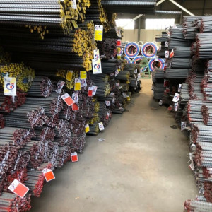 Xưởng thép tuyển nam sức khỏe tốt , làm bao ăn ở lại .