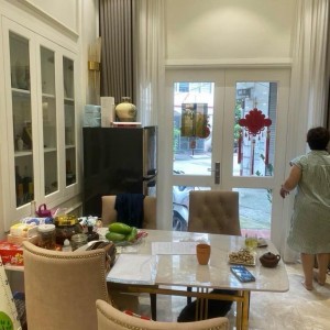 Tuyển gấp cô giúp việc nhà khu chung cư Quận 8 - Lương 11 triệu bao ăn ở