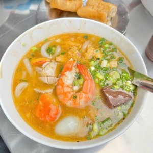 Quán bánh canh cua – súp trên Quận 6 - cần 1 cô phụ quán ở lại - Lương 8tr tháng đầu, sau 3 tháng làm tốt lên lương thưởng thêm