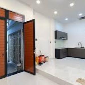 Nhà 1 trệt 4 lầu có thang máy ở quận 9 cần cô nấu ăn và ủi đồ