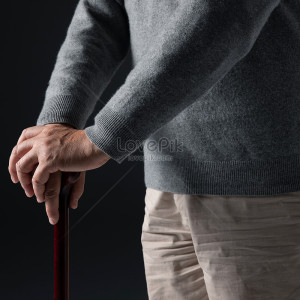 Cần cô chăm ông 92 tuổi , ở quận Tân phú