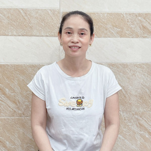 Chị Hoa 42 tuổi người miền Tây hiền lành, nói chuyện dễ mến, hiểu chuyện, biết cách ăn nói,là người chịu khó . Chị nhận việc đi làm ngay ạ