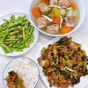 Tuyển chăm bé & phụ việc nhà