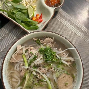 CẦN TUYỂN NAM LÀM QUÁN PHỞ QUẬN 1 BAO ĂN Ở