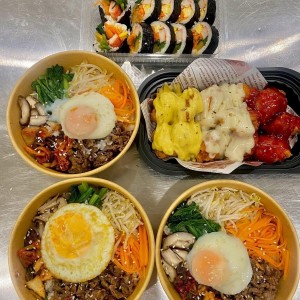 Tiệm cơm văn phòng ở Thủ Đức cần cô phụ bán và đóng hộp giao khách