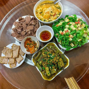 Chị giúp việc nhà ở nhà chị Mai xin về có việc gia đình, giờ chị tuyển chị thêm người mới làm cho nhà chị.