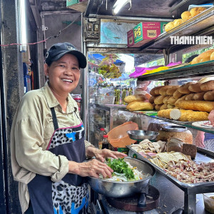 Quán em cần 1 nam về phụ bán bánh mì ở Đề Thám quận 1