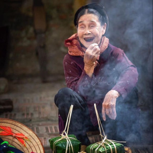 Nhà e ở quận 4 cần tìm người phụ chăm bà 70t lương 10tr+ thưởng (bao ăn ở)