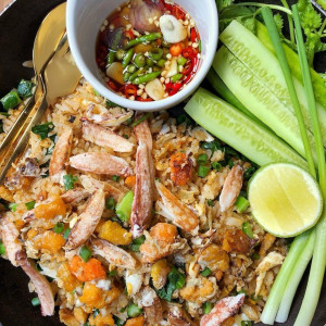 Tuyển Gấp: Cần Chị  chăm bà ,ở Bình Tân, Khu dân cư Tên Lửa - Lương 12 triệu ( bao ăn ở )