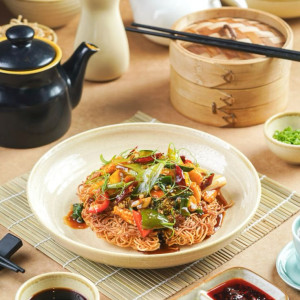 Quán ăn gia đình e ở Tân Bình cần tuyển 1 chị  phụ bưng bê dọn dẹp bao ăn ở lương 9tr + bo tiếp