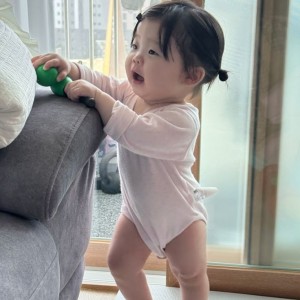 Gia đình nhỏ ở quận 1 ,cần 1 cô chăm bé gái 10 tháng tuổi, bé ngoan, dễ ăn ngủ.