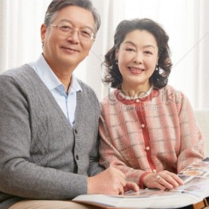 Cần cô chăm ông bà ( đi lại yếu ) – phụ giúp việc nhà đi về