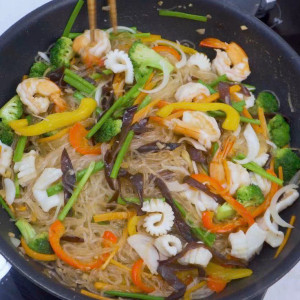 HAI MẸ CON EM ĐANG Ở ĐẢO KIM CƯƠNG- QUẬN 2 CẦN CHỊ GIÚP VIỆC NẤU ĂN - DỌN DẸP LƯƠNG 12TR