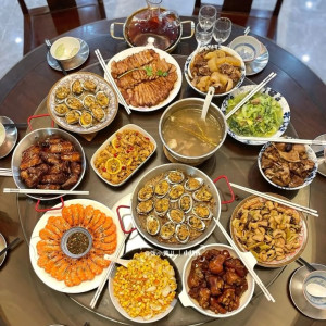 Em ở Quận 3 , cần chị giúp việc nhà vào làm lâu dài với nhà em