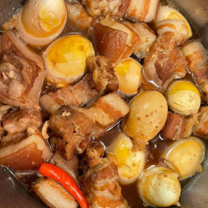 Đang cần chị chăm bà 87 tuổi ở quận 5 , bà đi lại yếu