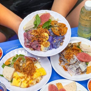 Cần nữ phụ quán bánh cuốn nóng ở lại, quán gia đình tại đường Trần Văn Kiểu, Quận 6,