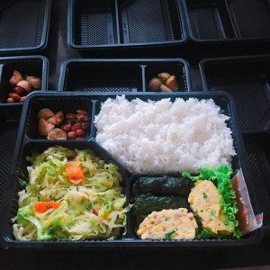 CẦN GẤP CÔ NẤU CƠM ĐỨNG BÁN CƠM VĂN PHÒNG Ở SALA QUẬN 2