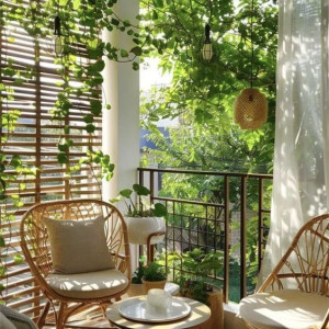 Cần chị chăm bà , ở quận 4 , bà nay 70 tuổi.