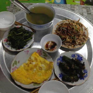 Cần gấp 1 cô Chăm ông phụ giúp việc nhà , Ông 93 tuổi khỏe mạnh đi lại bình thường .