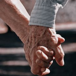 Nhà ở quận 4, Cần gấp chị về ở với bà , nấu ăn cho bà .